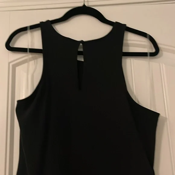 NWT black fitted dress sleeveless cinching on the side - Picture 8 of 8